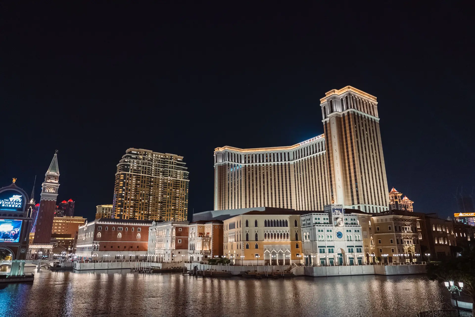 ZelmarianResortinn Außenansicht bei Nacht